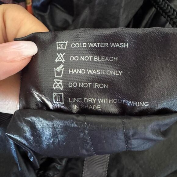 NECA Hunger Games Women's Arena Windbreaker XS/S Black Costume Cosplay Katniss - Picture 5 of 7